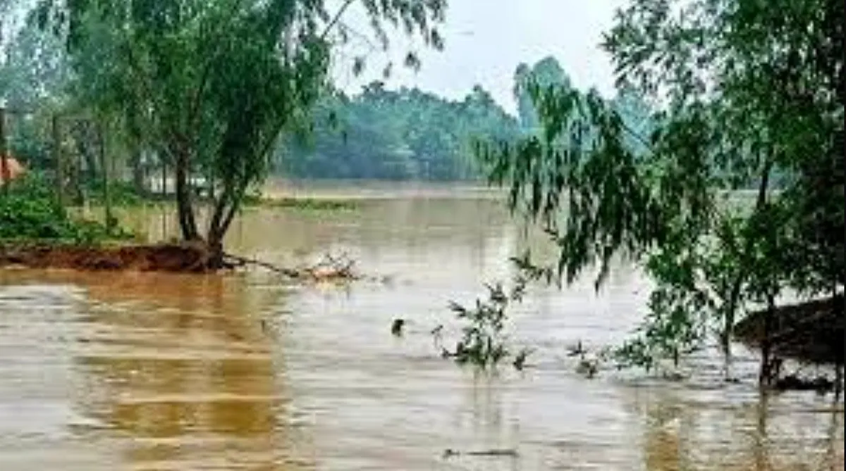 ছয় জেলায় বন্যার আশঙ্কা, মুহুরী ও মনু নদীতে বিপৎসীমা ছুঁই ছুঁই