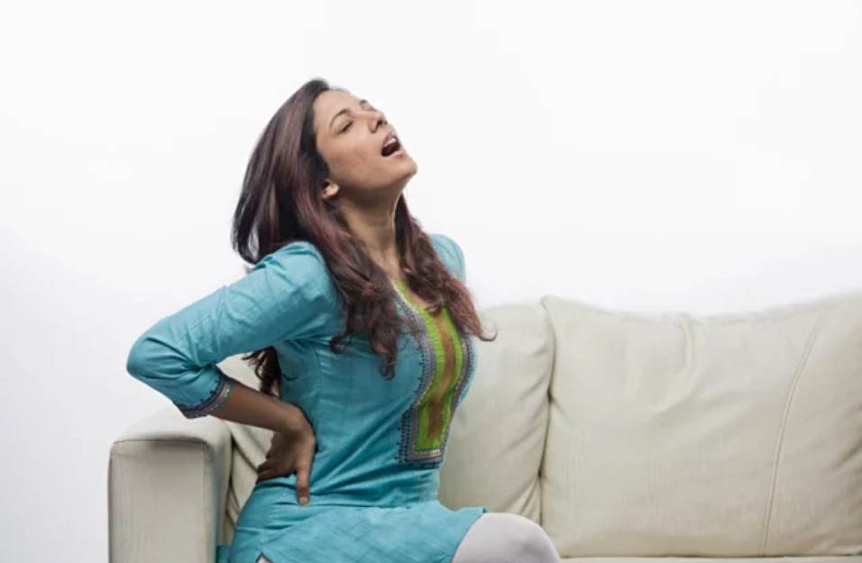 অল্প বয়সে কোমর ব্যথা থেকে বাঁচতে যা করবেন
