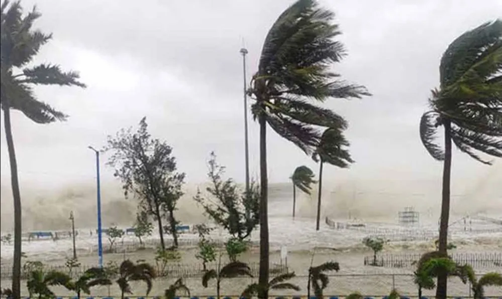 ১১ জেলায় ঘণ্টায় ৬০ কিমি গতিতে ঝড়ের আশঙ্কা