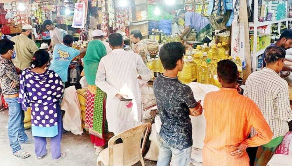 বাজেটে মধ্যবিত্তের ওপর করের বোঝা, বাড়বে সংসার খরচ