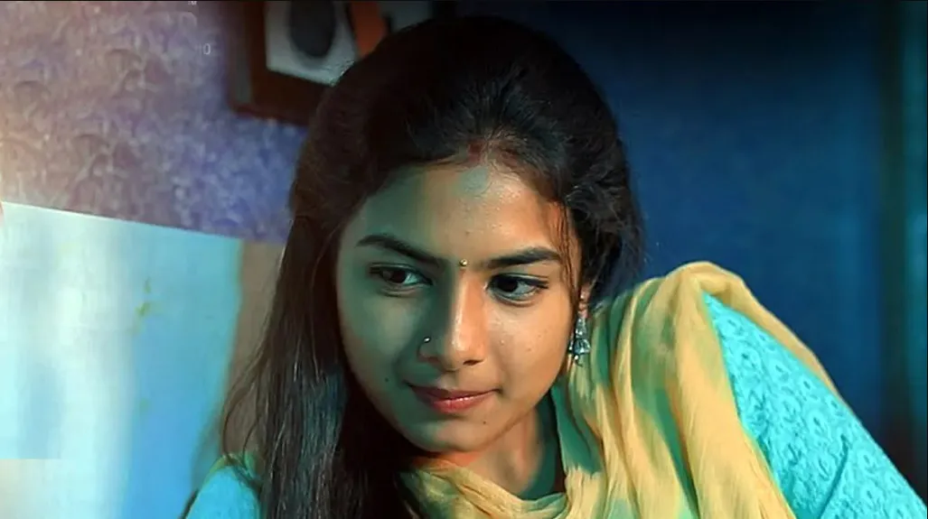ক্যামেরার পেছনে লুকিয়ে থাকা রহস্যময় সম্পর্কের গল্প, একা দেখুন