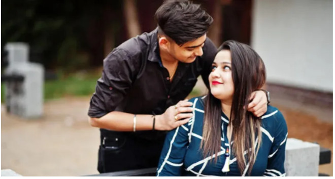 ছেলেদের দিকে তাকিয়ে যে জিনিসটি সবার আগে দেখে মেয়েরা