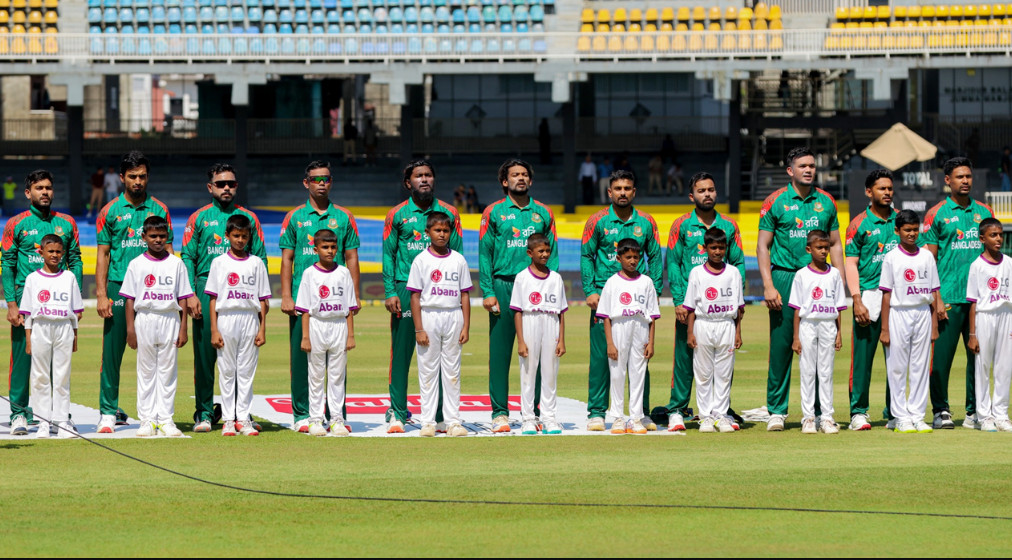 সিরিজ নির্ধারণী ম্যাচে এক পরিবর্তন নিয়ে ফিল্ডিংয়ে বাংলাদেশ, দেখেনিন একাদশ