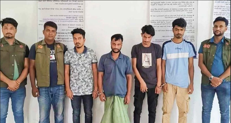 শত শত পরিবার নিঃস্ব