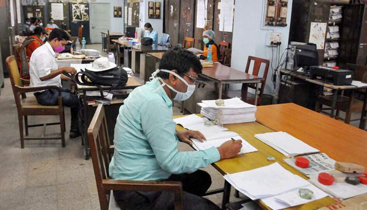 সরকারি কর্মচারীদের জন্য সতর্কবার্তা : যে ভুল করলেই পাঠানো হবে বাধ্যতামূলক অবসরে