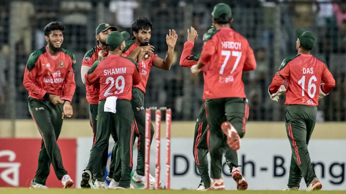 সবাইকে চমক দিয়ে আজকের ম্যাচ সেরা হলেন যে ক্রিকেটার