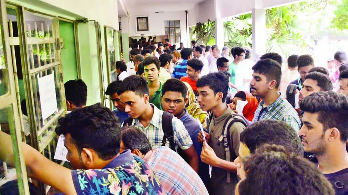 শিক্ষা বোর্ডের নতুন সিদ্ধান্ত : নতুন করে ভর্তির আশা জাগছে হাজারো শিক্ষার্থীর
