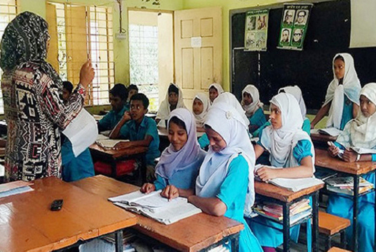 শিক্ষকদের জন্য দারুন সুখবর : এখন থেকে যত হাজার টাকা বেতন পাবেন শিক্ষকরা