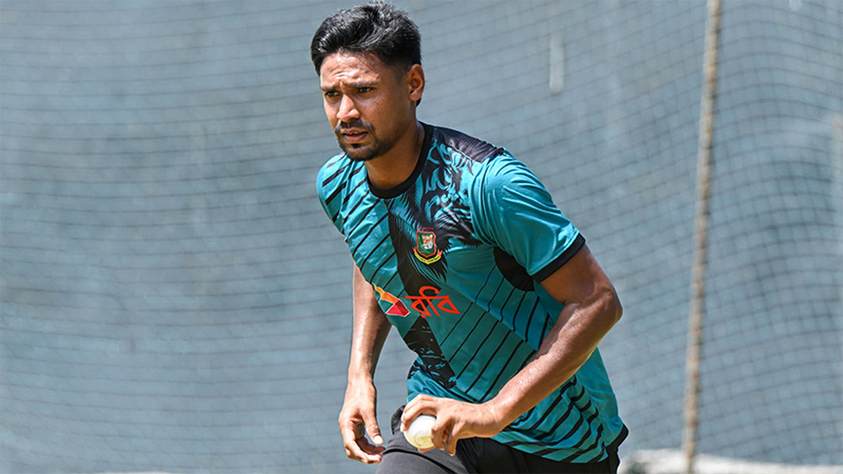 হঠাৎ ক্যারিয়ারে অনেক বড় দু:সংবাদ পেলেন মুস্তাফিজ