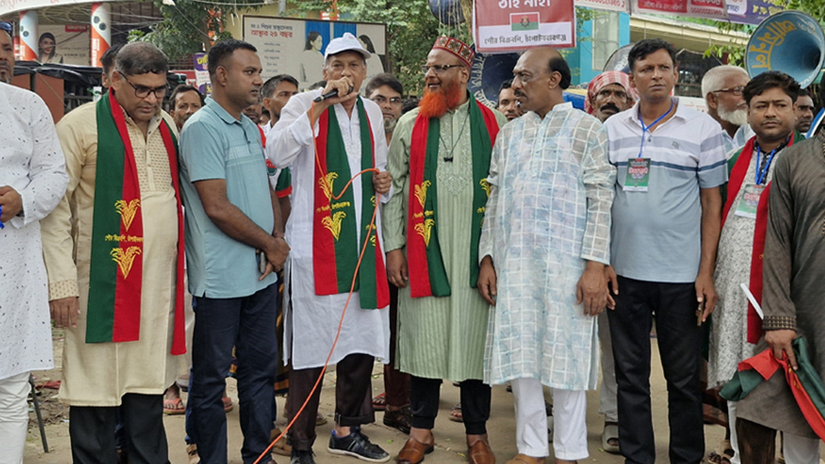 ১৪৪ ধারা ভেঙে পরীক্ষার সময় কলেজে বিএনপির সমাবেশ