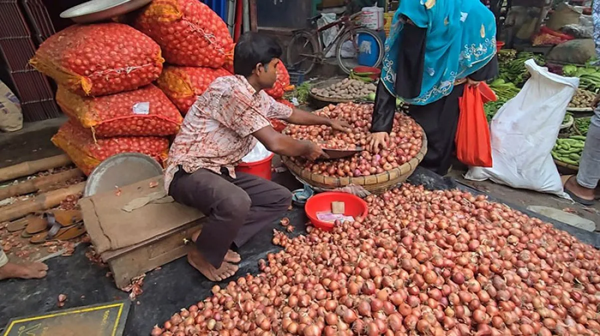 একলাফে আবারও বেড়ে গেলো পেয়াজের দাম