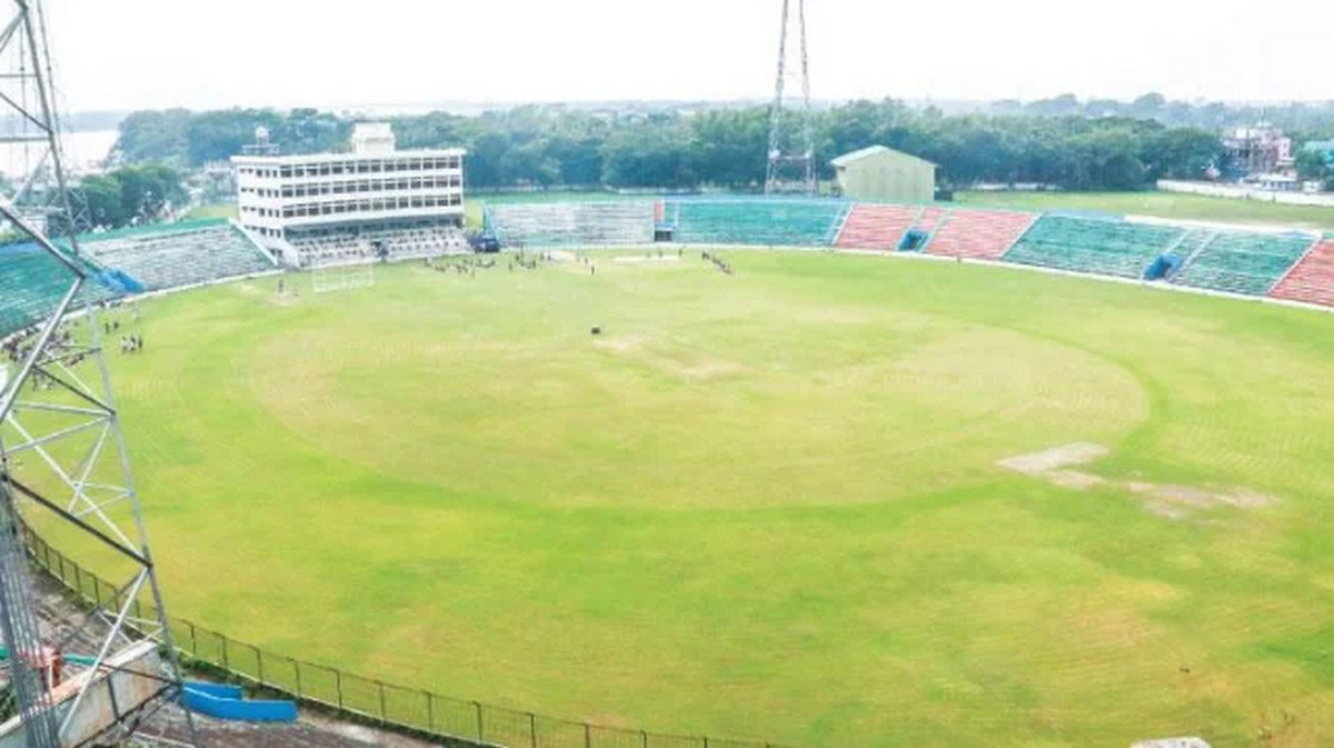 স্টেডিয়াম আছে, রাস্তা নেই; মাঠ আছে, খেলা নেই