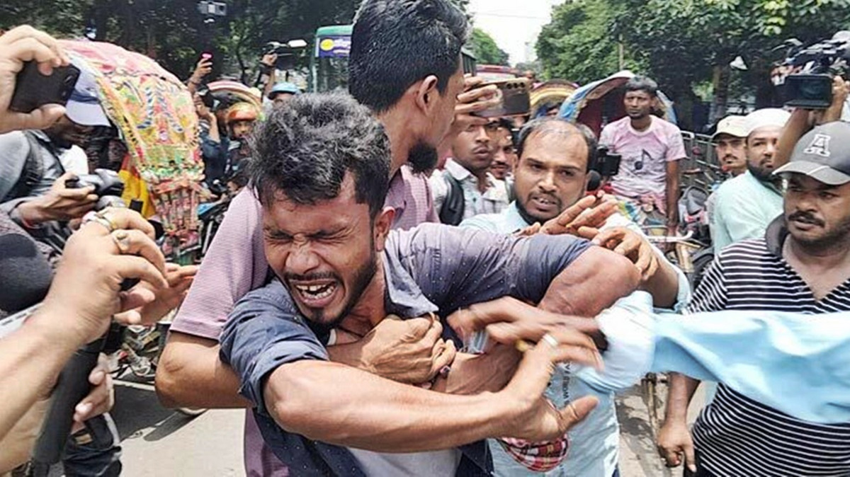 ধানমন্ডি ৩২ এর সেই রিকশাচালককে নিয়ে অন্তর্বর্তী সরকারের বিবৃতি