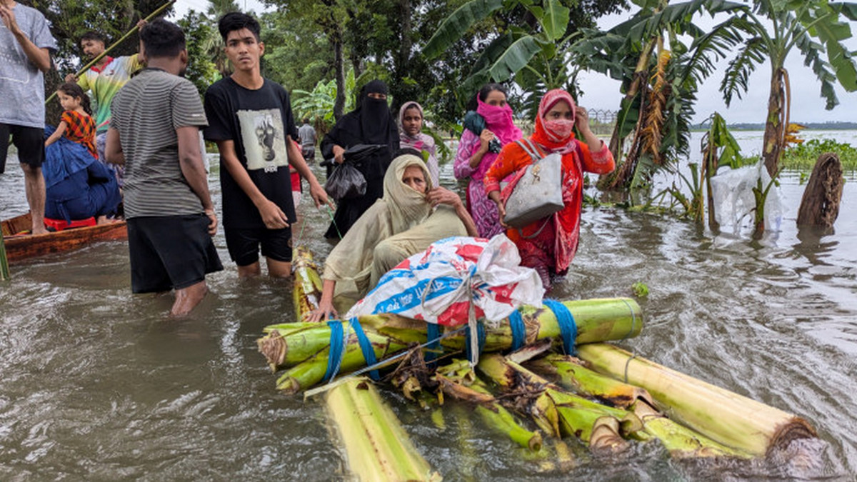 ব্রেকিং নিউজ : ১০ জেলায় ভয়াবহ বন্যার আশঙ্কা