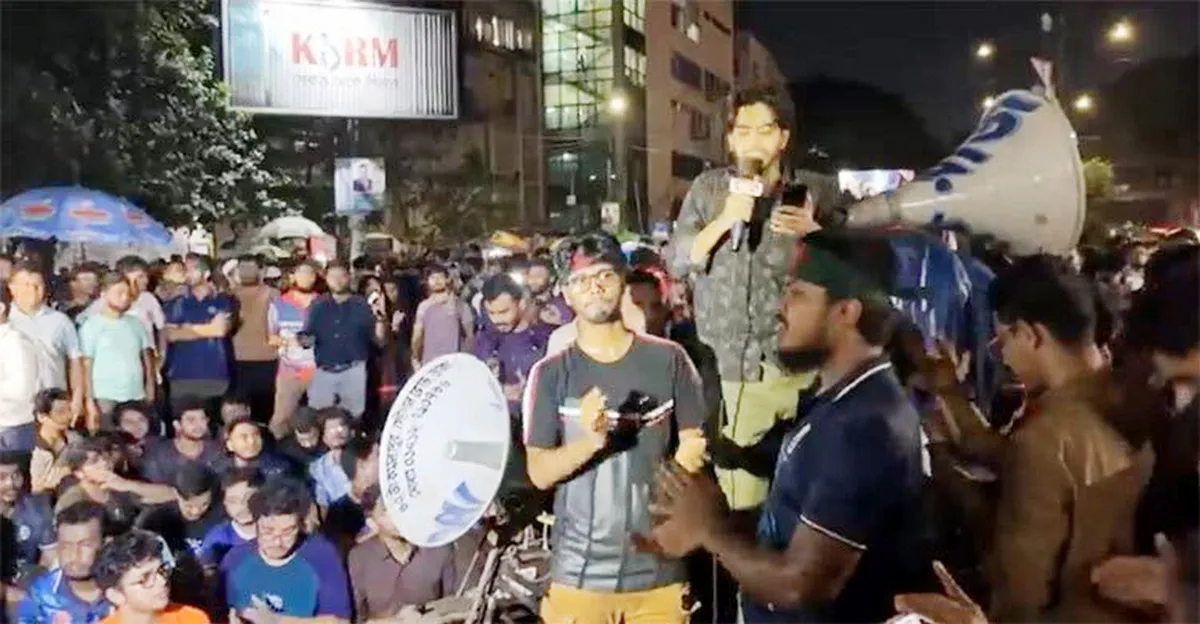 ৩ দফা দাবিতে ঢাকার পথে শিক্ষার্থীদের লং মার্চ আজ: দেশজুড়ে উত্তাল আন্দোলন