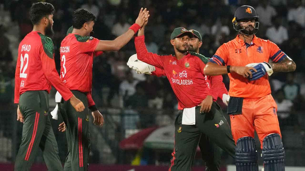 স্বাগতিকদের অল-আউট করলো বাংলাদেশ