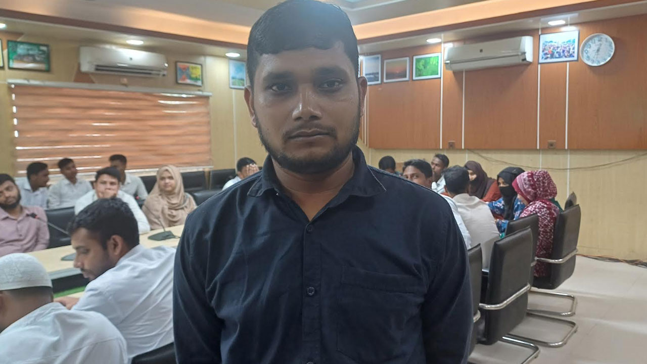 ৫৬ টাকা ধার করে আবেদন, অবশেষে চাকরি পেলেন আবু তাহের