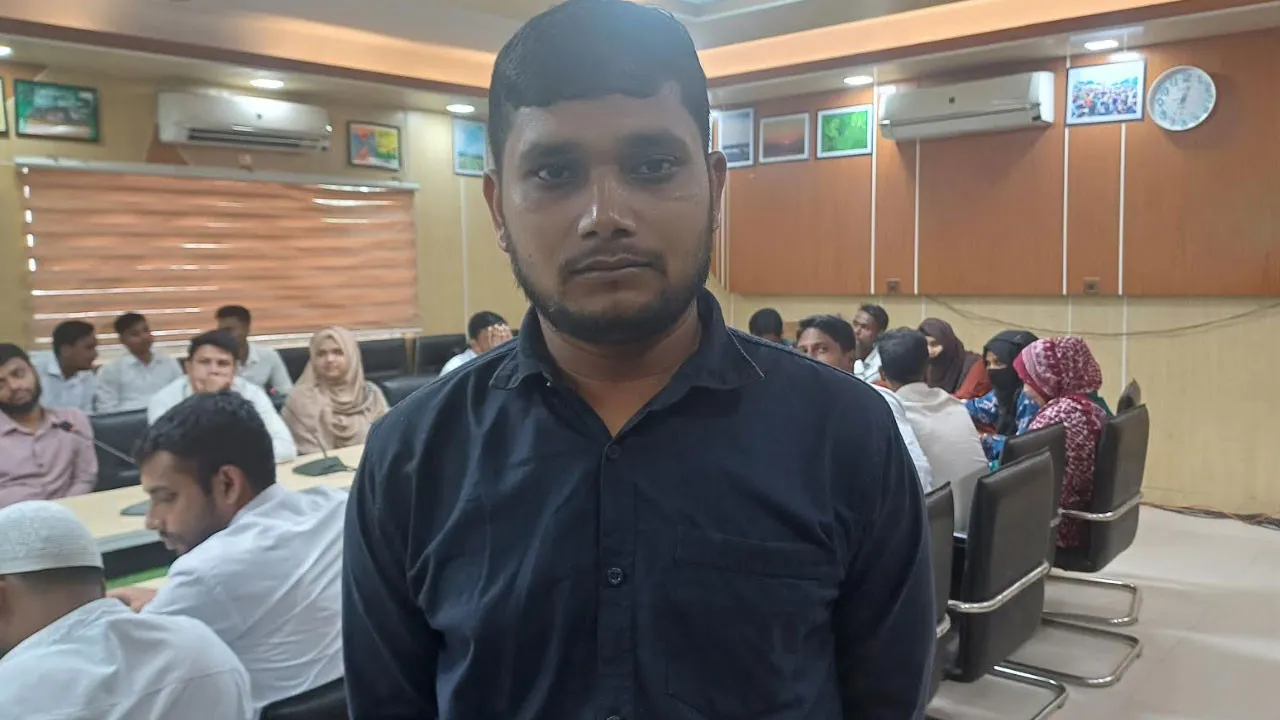 ৫৬ টাকা ধার করে আবেদন, অবশেষে চাকরি পেলেন আবু তাহের