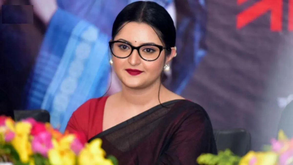 ৬ মাস আওয়ামী লীগ, ৬ মাস বিএনপি’—কার উদ্দেশ্যে পরী মণির খোঁচা
