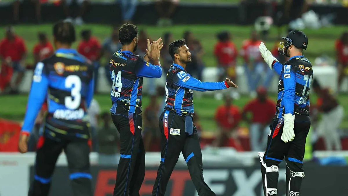 ব্যাটে-বলে ব্যর্থ সাকিব, শেষ বলে শ্বাসরুদ্ধকর জয়ে টিকে রইল অ্যান্টিগা