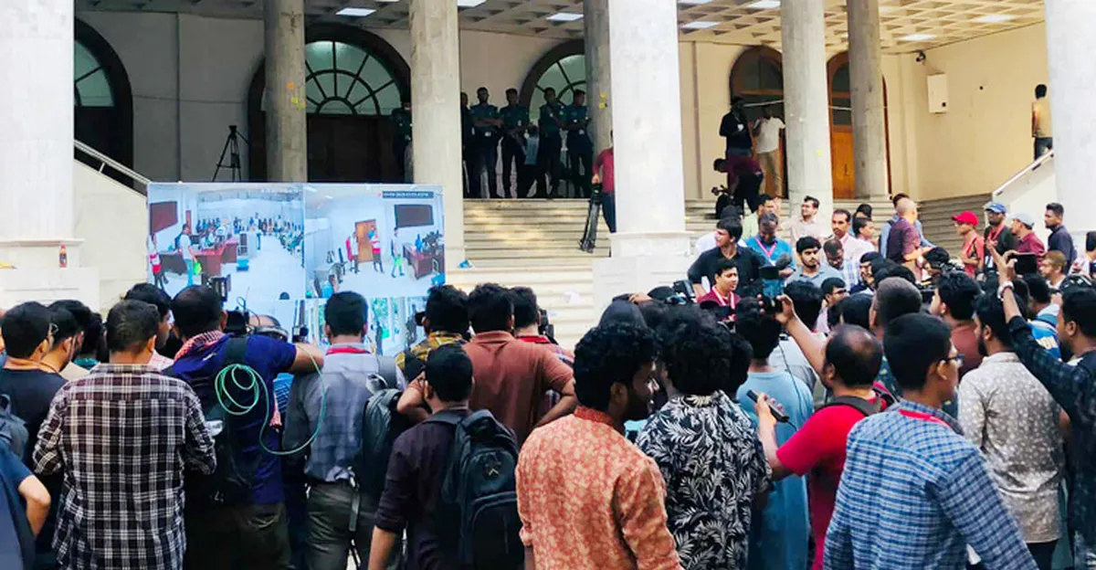 ডাকসু নির্বাচন : ভোট শেষ, গণনা শুরু: এলইডি স্ক্রিনে সরাসরি ফলাফল