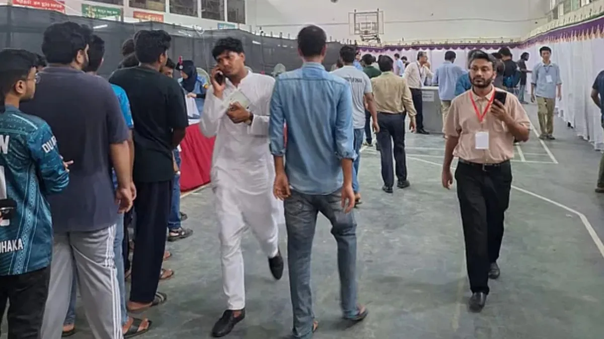 ডাকসু নির্বাচন : ভোট চলাকালে নতুন বিতর্কের জন্ম, উঠেছে কঠিন অভিযোগ
