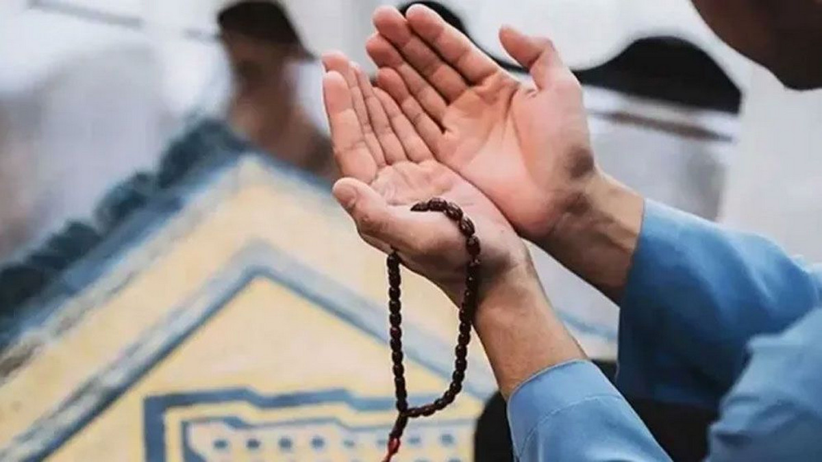 জুমার দিনের ফজিলত ও বিশেষ আমল:যে আমলগুলোতে ৮০ বছরের গুনাহ মাফ হয়