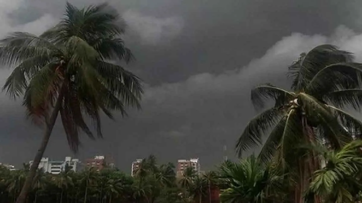 আবহাওয়া সতর্কবার্তা : দেশের ৩টি এলাকায় মাঝারি থেকে ভারী বৃষ্টি হতে পারে