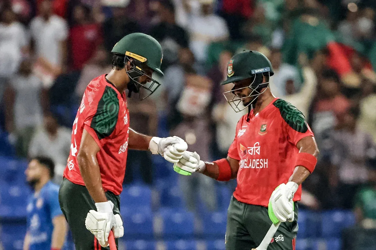 পরপর ২ উইকেট হারালো বাংলাদেশ,দেখেনিন সর্বশেষ স্কোর