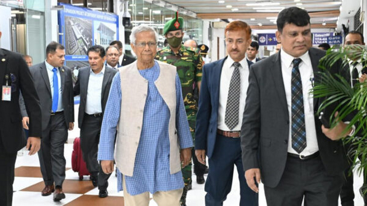 রওনা দিলেন প্রধান উপদেষ্টা