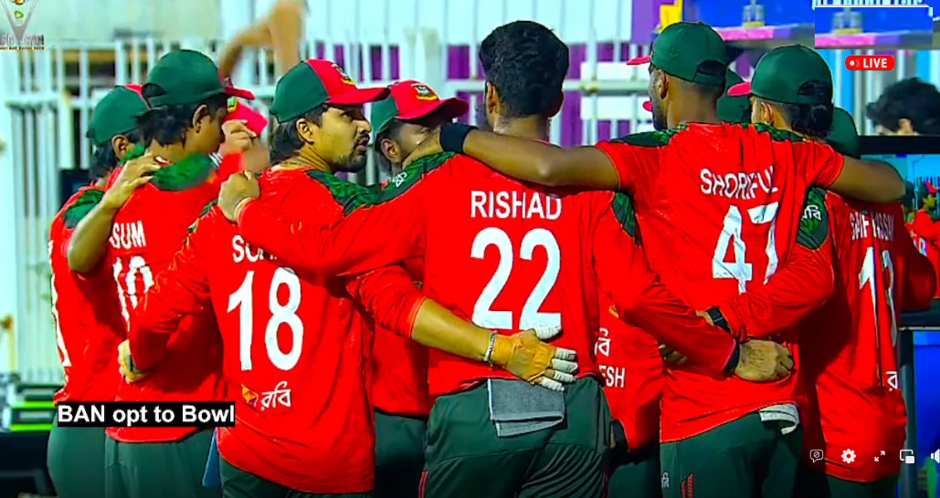 ফিল্ডিংয়ে বাংলাদেশ, খেলাটি সরাসরি দেখুন এখানে (LIVE)