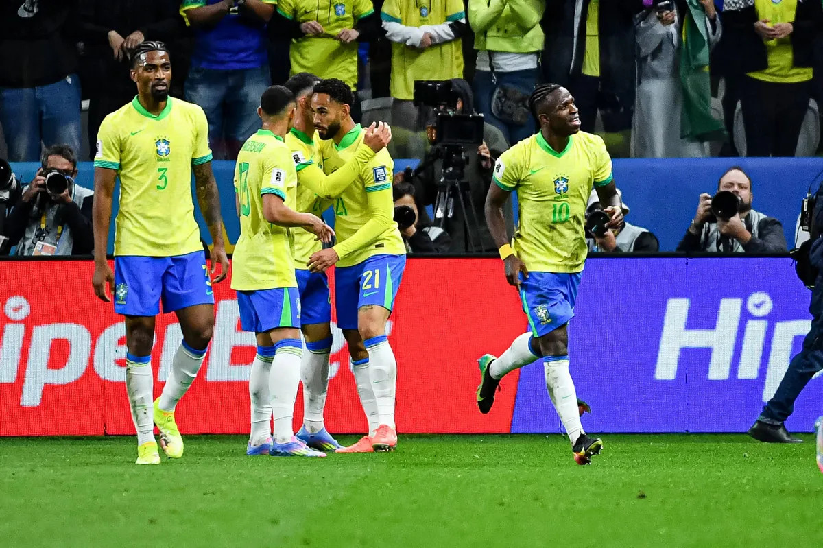 গোল বন্যায় এইমাত্র শেষ হলো ব্রাজিল বনাম দক্ষিণ কোরিয়ার ফুটবল ম্যাচ