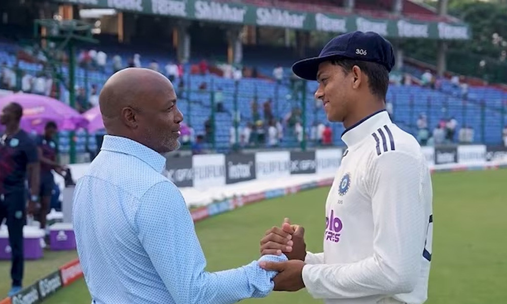 “আমাদের বোলারদের এত মেরো না, প্লিজ!” বললেন ব্রায়ান লারা