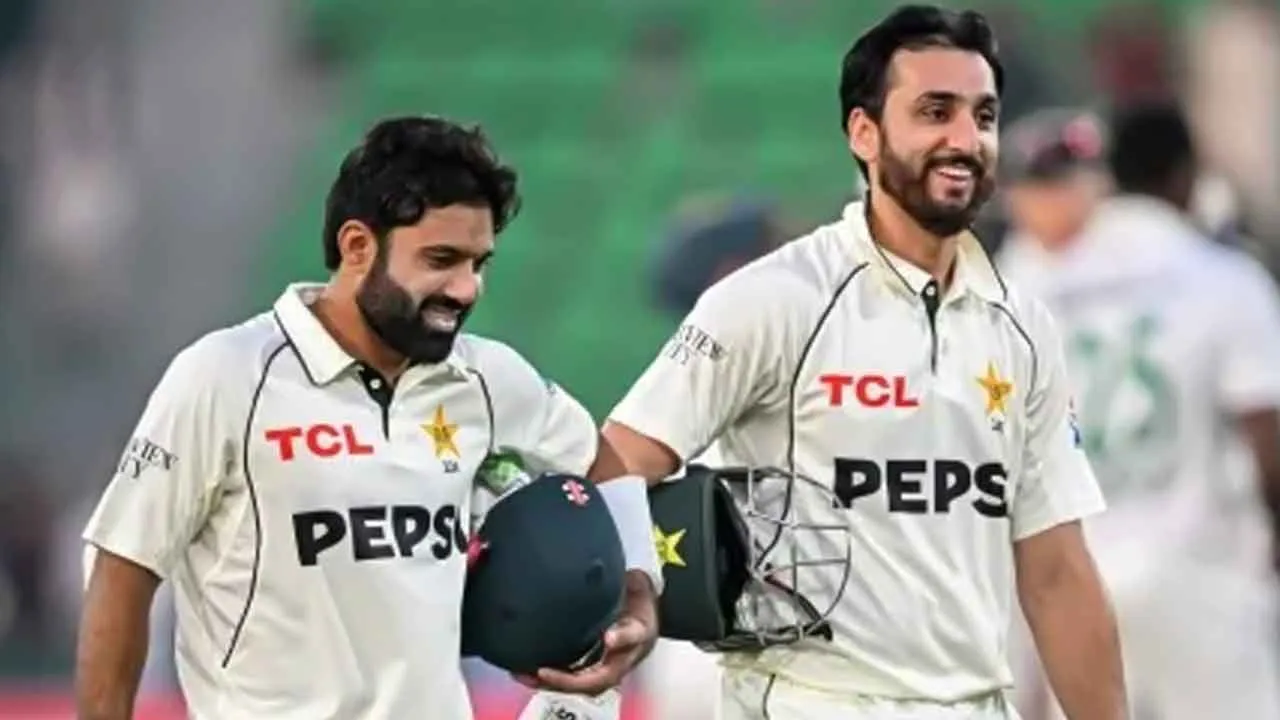 ১৭ রানেই সব শেষ, বাবর-রিজওয়ানদের ওপর ক্ষেপেছেন কোচ