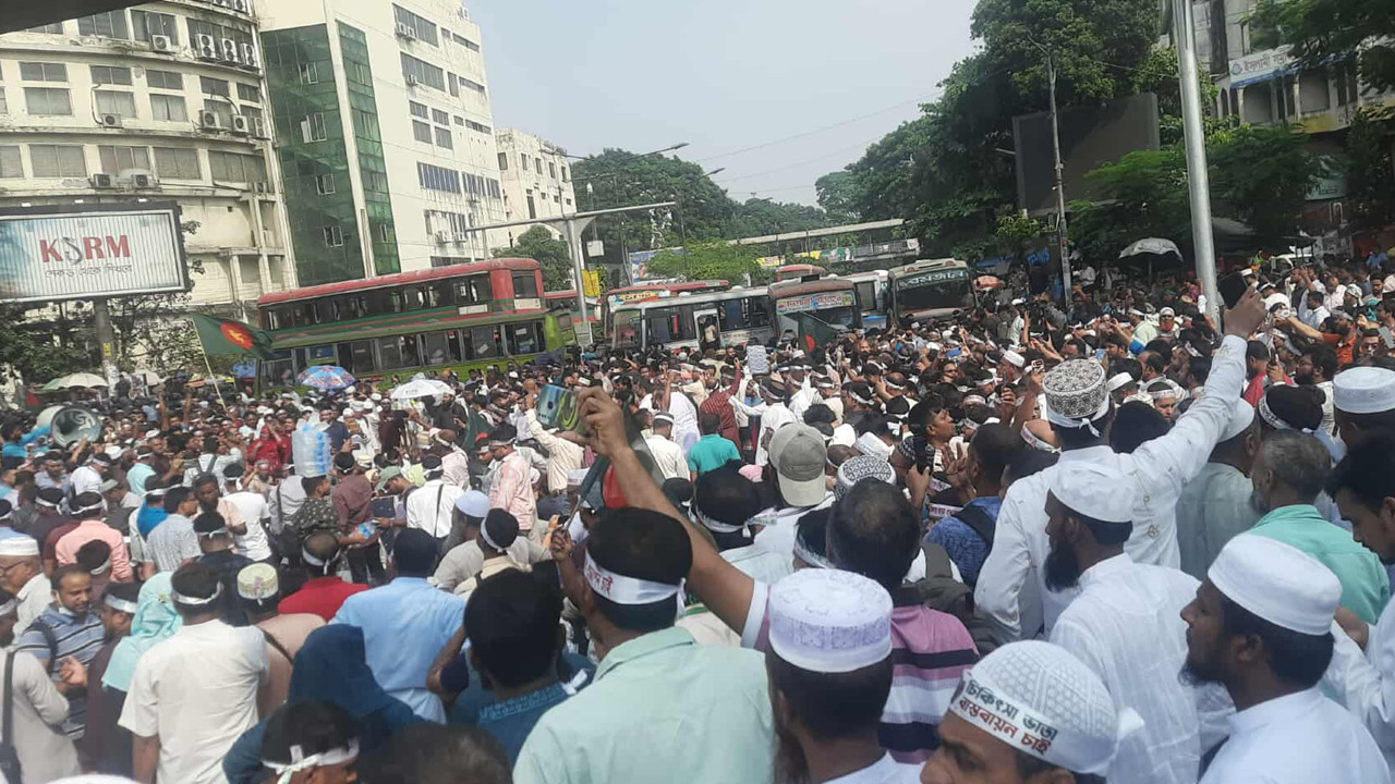 স্লোগানে স্লোগানে উত্তাল শাহবাগ, আসলো চুড়ান্ত সিদ্ধান্ত