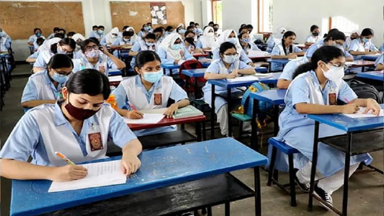 একটু পরেই HSC ফলাফল প্রকাশ : সবার আগে এখনই অনলাইনে বা মোবাইলে দেখুন ফলাফল