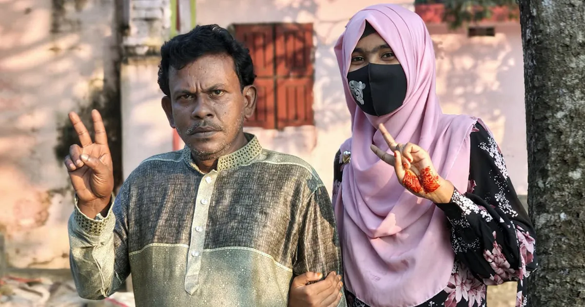 বাবা মেয়ে একসাথে এইচএসসি পরিক্ষা দিয়েছিলেন, রেজাল্ট দেখে অবাক সবাই
