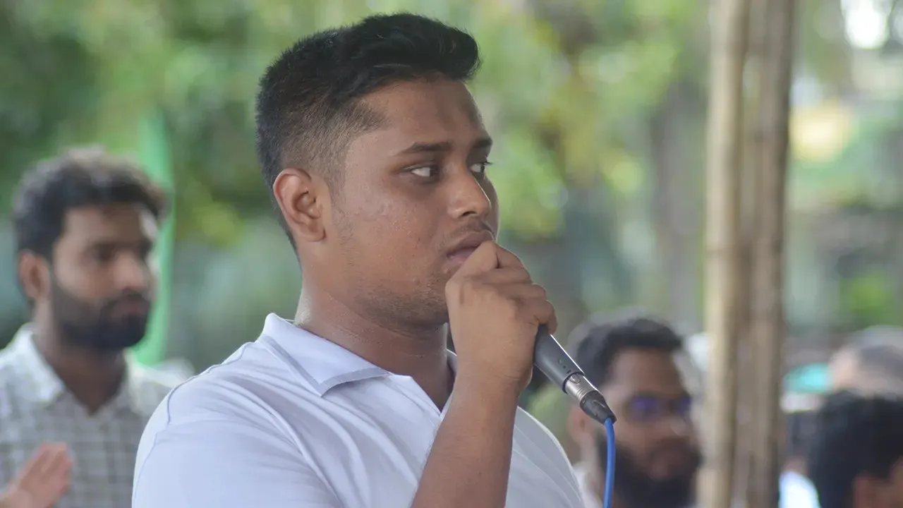 এনসিপি শাপলা প্রতীক নিয়ে চুড়ান্ত ঘোষণা দিলেন : হাসনাত