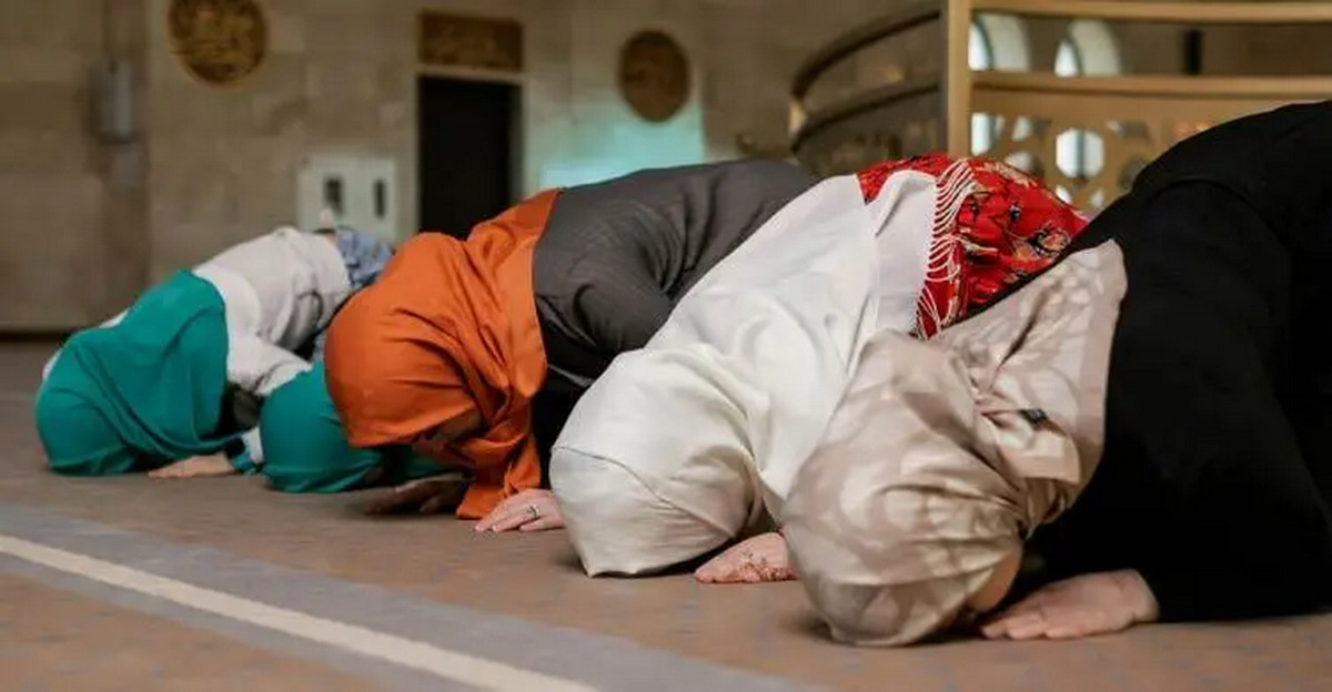 মেয়েদের চুল রং করলে কি নামাজ হবে? জেনেনিন ইসলামের নিয়ম