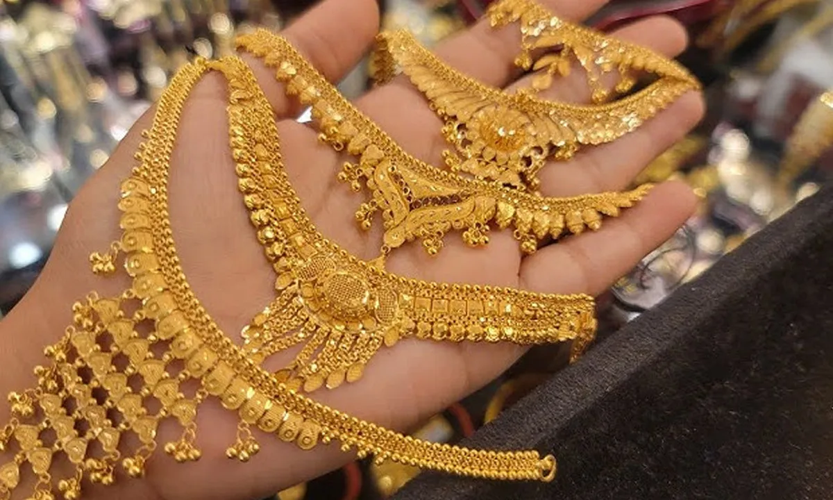আরো কমলো সোনার দাম, সোমবার থেকে কার্যকর