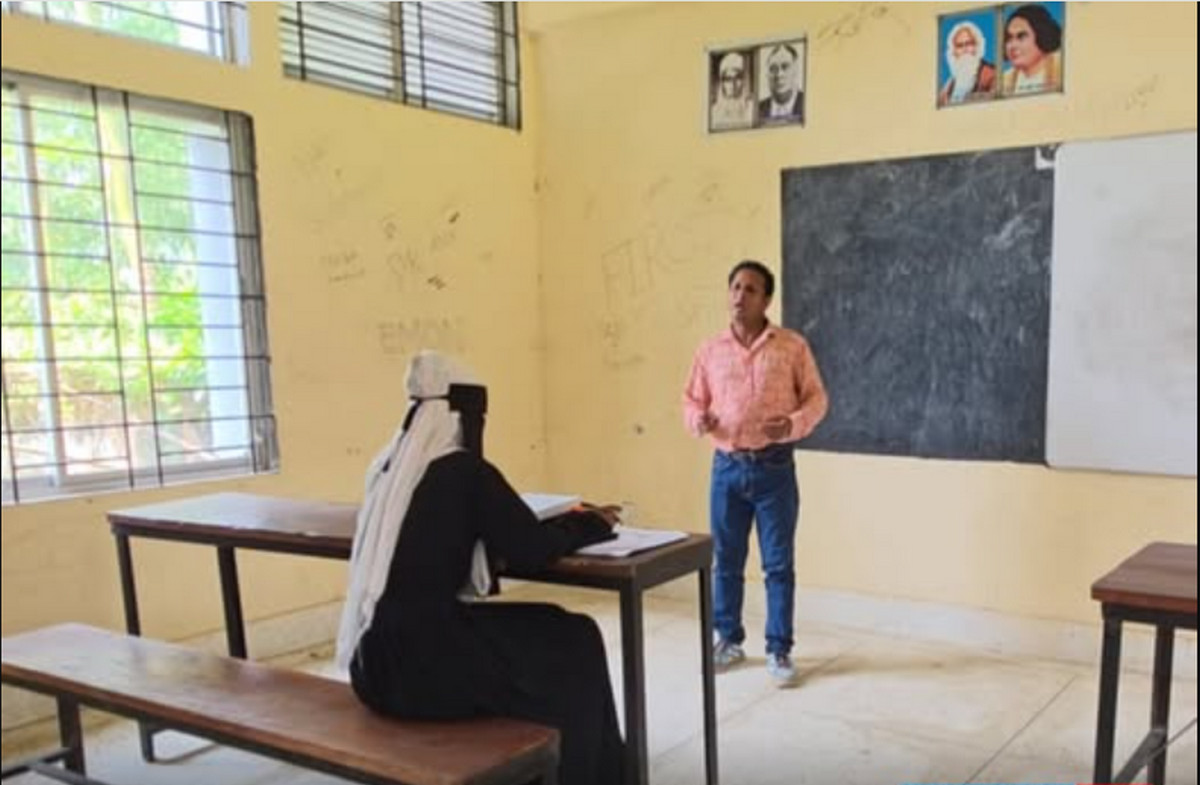 যে কলেজের শ্রেণিকক্ষে শিক্ষার্থী মাত্র ১ জন; প্রভাষকের বেতন জানলে চমকে যাবেন