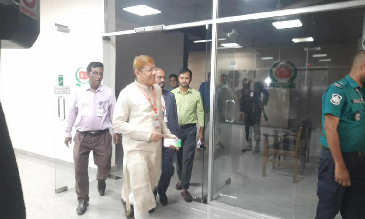 সিইসির সঙ্গে জামায়াতের বৈঠক শুরু: নির্বাচন কমিশনে ত্রিমুখী আলোচনা চলছে