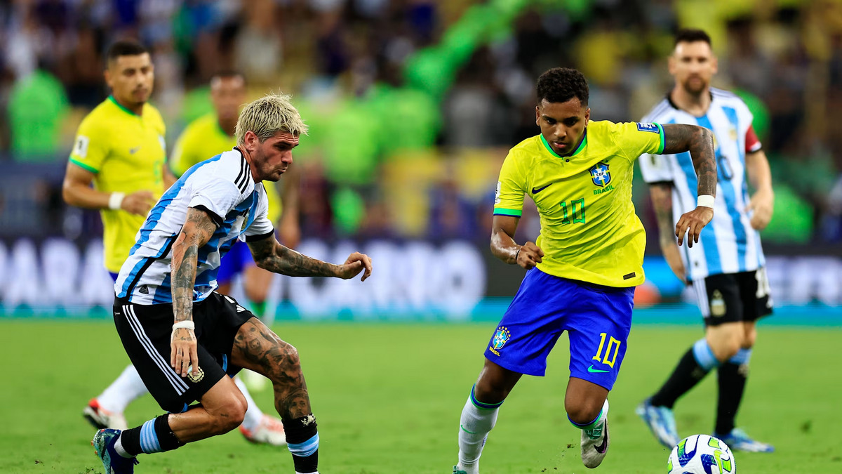 ঢাকায় ব্রাজিল-আর্জেন্টিনা ম্যাচ,আসছেন ব্রাজিলের তারকা ফুটবলার