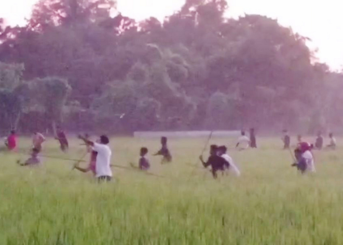 ফুটবল খেলা নিয়ে দুই গ্রামে রক্তক্ষয়ী সংঘর্ষ, আহত ব্যাপক