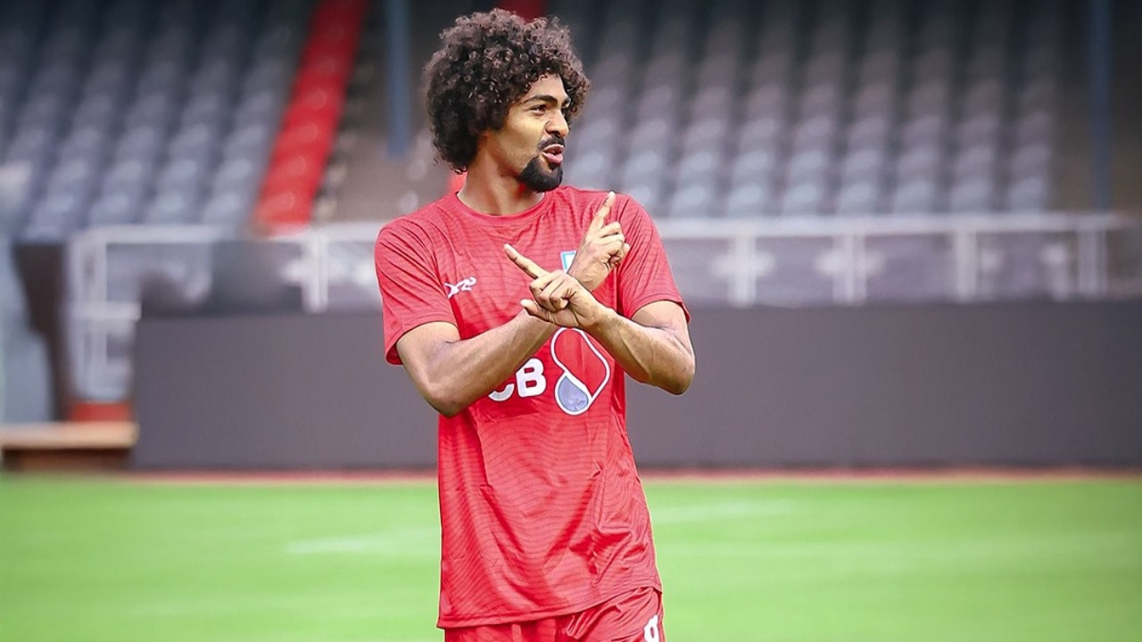 সর্বকালের সেরা একাদশ ঘোষণা করলেন হামজা চৌধুরী