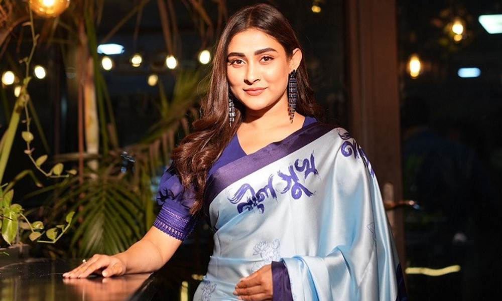আত্মসমর্পণ করলেন অভিনেত্রী মেহজাবীন চৌধুরী