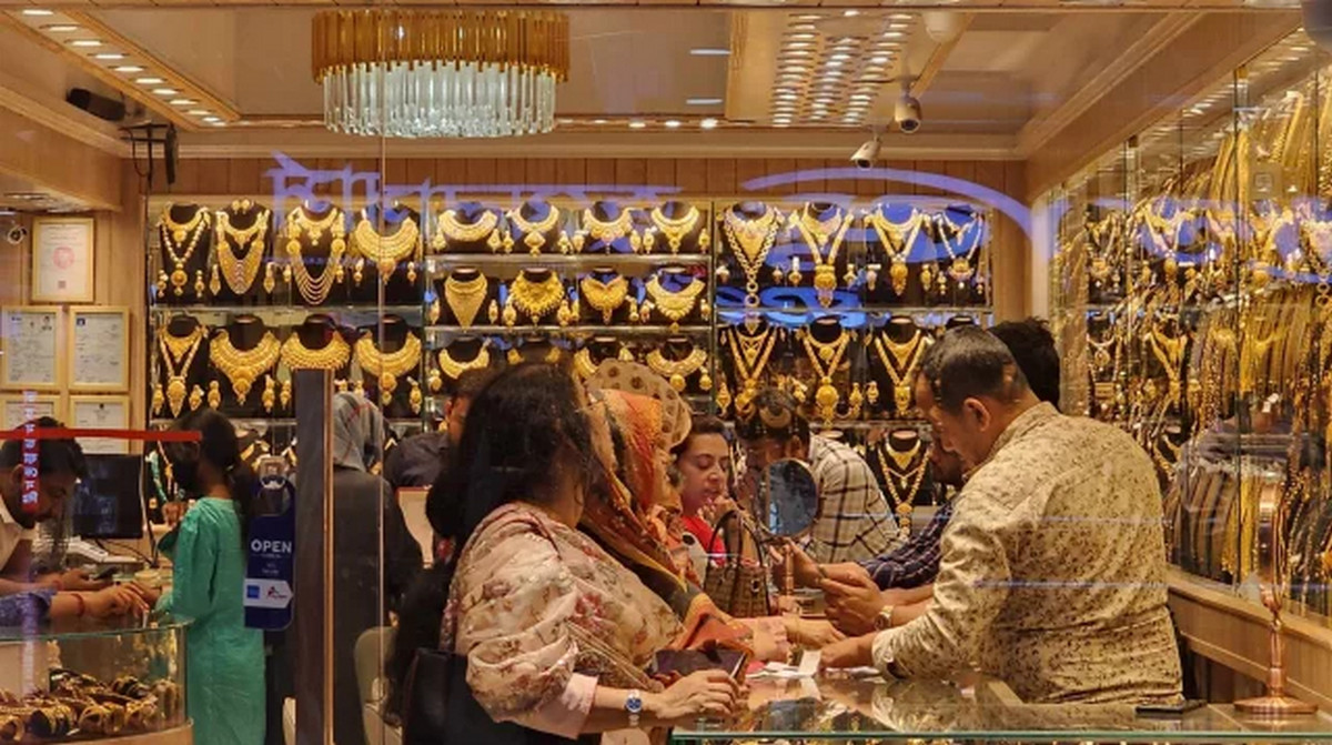 আজকের সোনার দাম (১৮ নভেম্বর ২০২৫): ১৮, ২১ ও ২২ ক্যারেট স্বর্ণ ও রুপার সর্বশেষ মূল্য