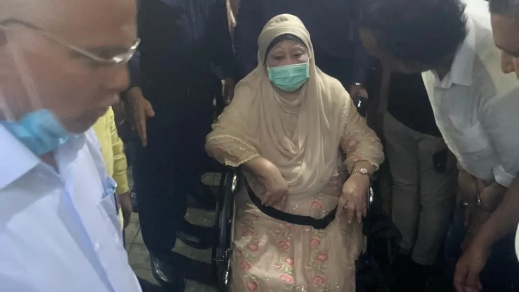 হাসপাতালে নেয়া হলো খালেদা জিয়াকে, রাজনৈতিক অঙ্গনে উত্তেজনা বৃদ্ধি