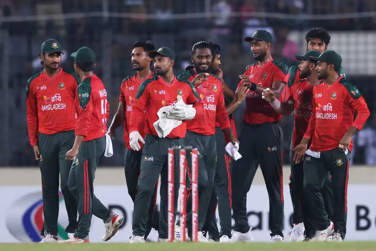প্রথম টি–20তে বাংলাদেশের দাপুটে শুরু, দ্রুত উইকেট আর রিশাদের ইতিহাস