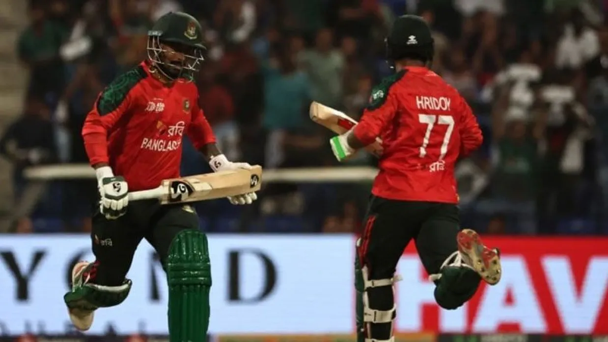 ব্যাটিংয়ে নেমেই মহা সংকটে বাংলাদেশ: টপ–অর্ডারের ধস,নেই ৩ উইকেট